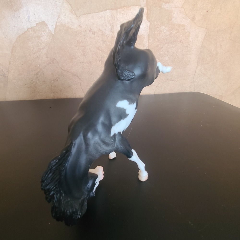 Breyer 2004 750104 Tornado Blue Roan Pinto Bucking America's Wild Mustangs Horse - Picture 2 of 12